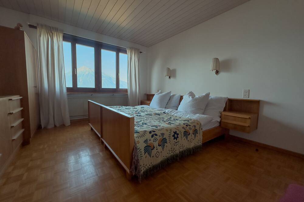 Private Chalet with Pool, Lake & Mountain Views in Sigriswil, Thunersee