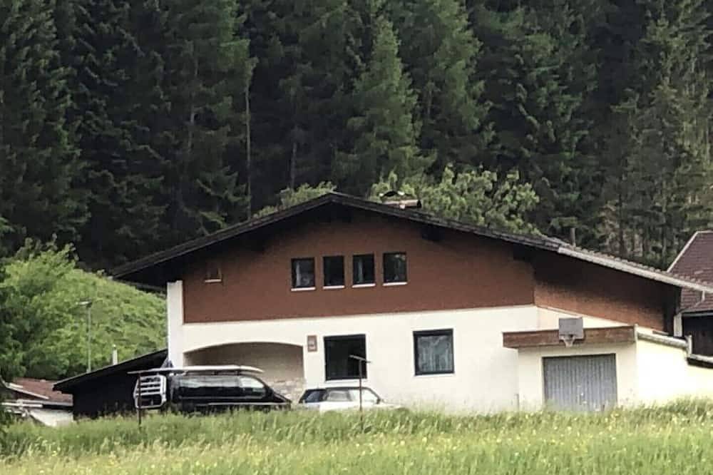 Entire apartment, Beautiful vacation apartment in the countryside , pets welcome ❤️ in Häselgehr, Allgäu alps (Austria)