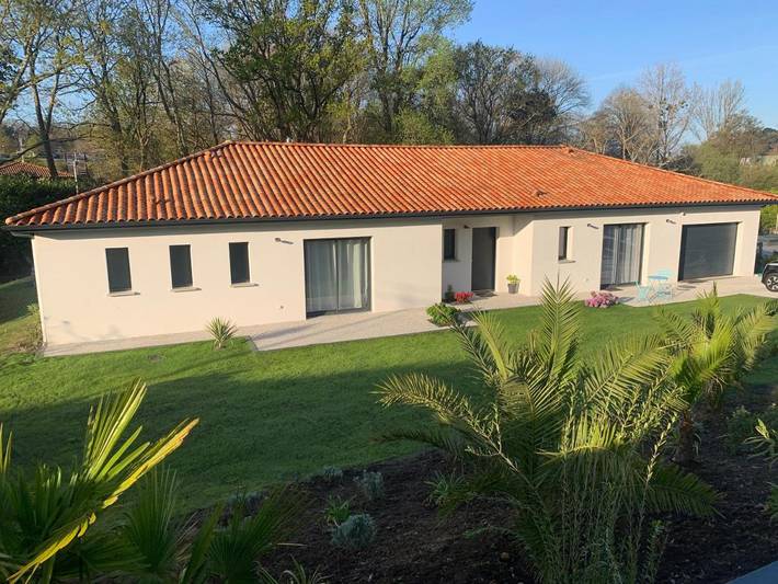 Maison d’hôte pour 4 personnes, avec Balcon et Terrasse ainsi que Jardin et Vue