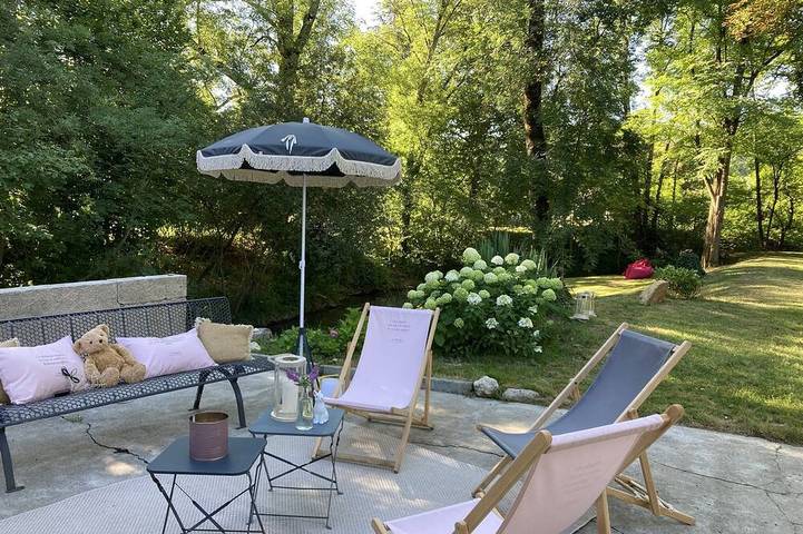 Gîte pour 8 personnes, avec terrasse et jardin à Tréjouls