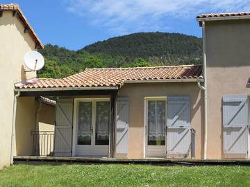 Gîte pour 4 personnes, avec jardin à Peyroules