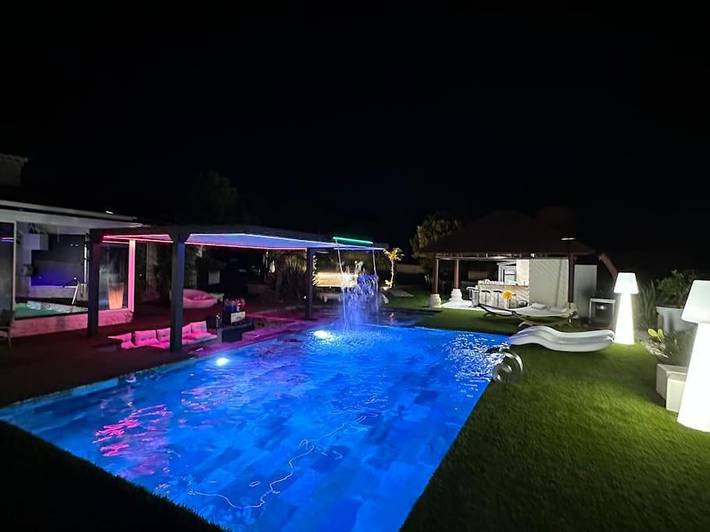 Villa pour 14 personnes, avec Jacuzzi et Terrasse ainsi que Jardin et Piscine à Marseille - 4