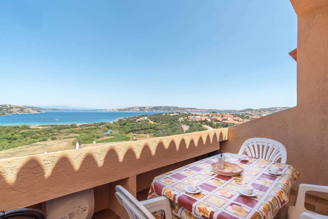 Ganze Wohnung, Ferienwohnung mit Meerblick und Terrasse, nur wenige Schritte vom Zentrum von Palau entfernt in Palau (dorf), Palau (Sardinien)