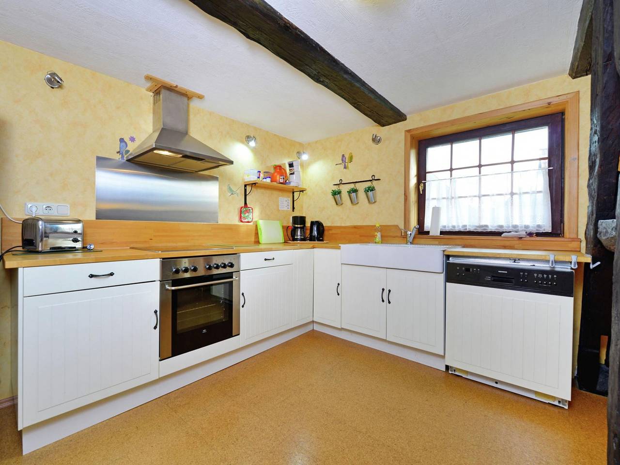 Geheel appartement, Cozy Apartment in Löwensen Lower Saxony with Private Terrace in Bad Pyrmont, Weserbergland