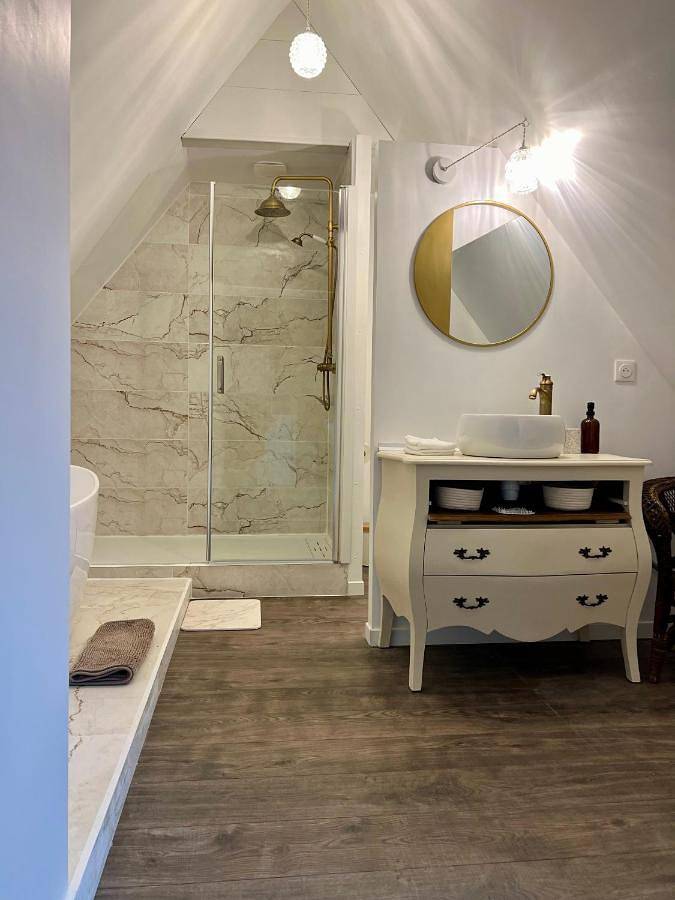 Gîte pour 2 personnes, avec jardin et vue dans Guéron - 4