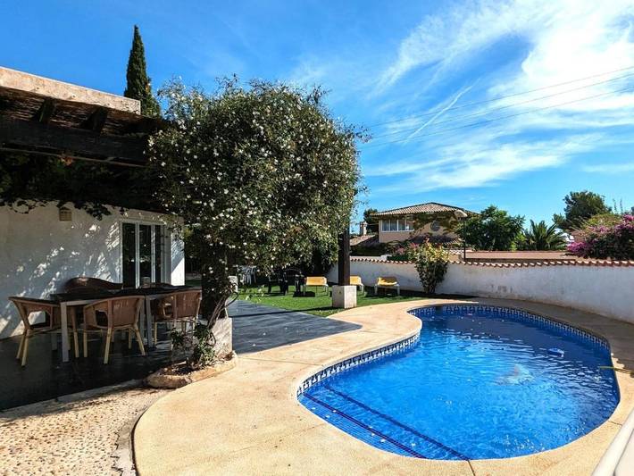 Ferienhaus für 6 Personen, mit Terrasse und Pool sowie Garten - 1