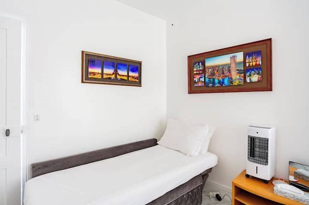 Apartamento entero, Paris Tourist Apartment, France, Private Stay for you and Your Family ? in Stains, Sena-Saint Denis