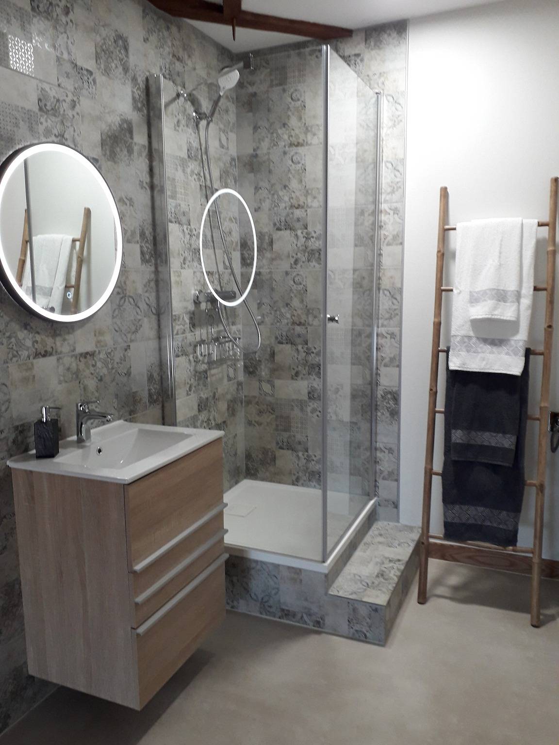 Bed & Breakfast 'Chambre Sauge' mit gemeinsamer Terrasse, Garten und Wlan in Eaux-Puiseaux, Aube
