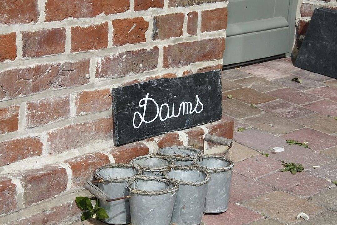 Grand gîte avec piscine couverte chauffée in Domqueur, Région d'Abbeville