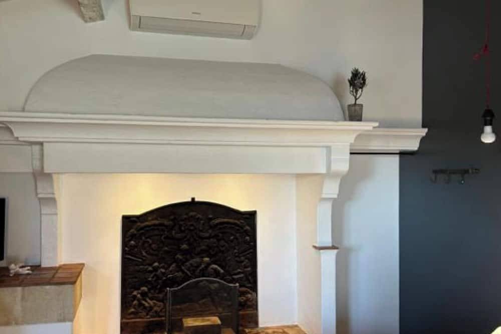 A bed-and-breakfast in the heart of a farmhouse nestled among the vineyards and near the sea in the Camargue. in Entre-Vignes, Mediterranean Coast (France)