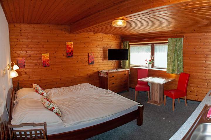Ferienwohnung für 2 Personen, mit Seeblick und Ausblick sowie Garten, kinderfreundlich - 1