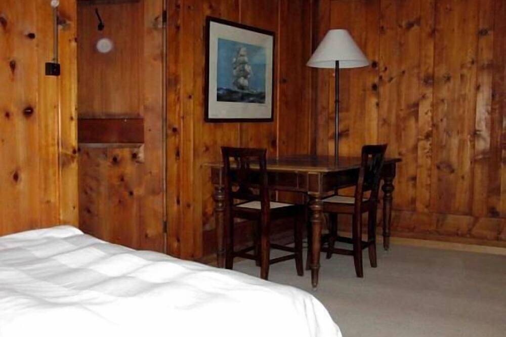 Entire apartment, Holiday apartment Promontogno (Bondo) for 1 - 8 persons with 4 bedrooms - Historical building in Bregaglia, Bernina-Alpen