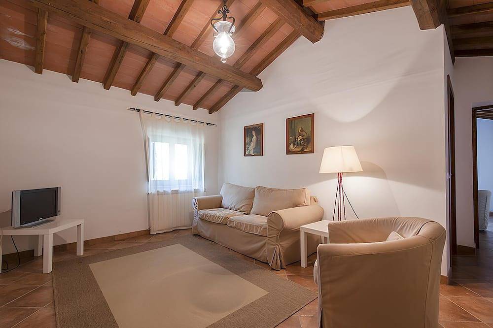 Apartamento entero, Holiday Apartment Tuscany, Ancient Farm, Nature, Swimming Pool, 4 Guests in Montemurlo, Provincia de Prato