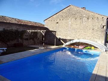 Gîte pour 4 personnes, avec piscine ainsi que sauna et jardin à Saint-Martin-de-Gurson