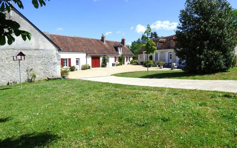 Gîte pour 4 personnes, avec Terrasse ainsi que Jardin et Vue à Chisseaux