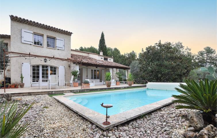 Location de vacances pour 6 personnes, avec terrasse et piscine à Seillans - 4