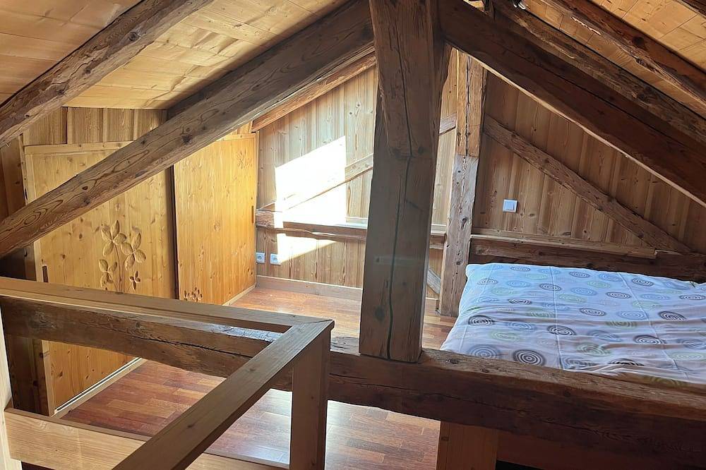 Atypical 2-person chalet \"Les Prodains\" private parking and free shuttle service in Morzine, Les Portes du Soleil
