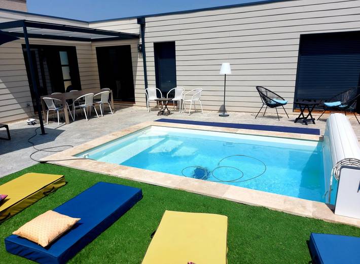 Gîte pour 6 personnes, avec piscine ainsi que jardin et terrasse