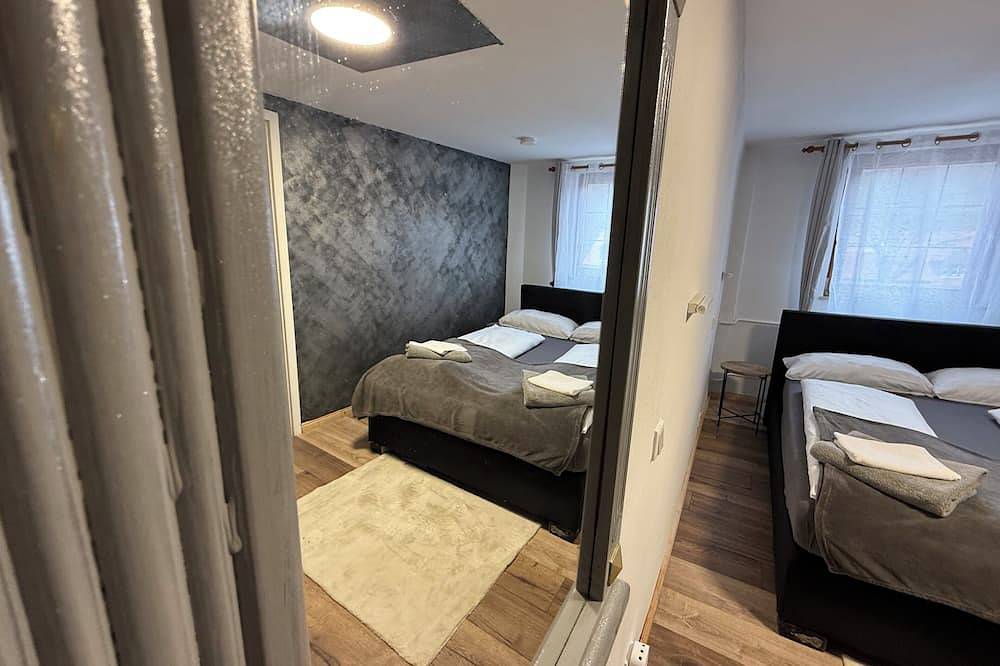 Ganze Wohnung, Kleines Doppelzimmer 16qm mit Smart-Tv in Steinsfeld, Taubertal
