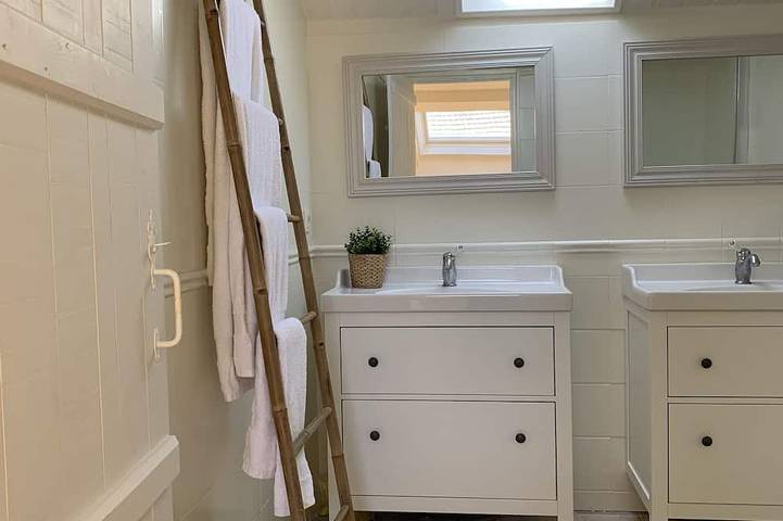 Location de vacances pour 6 personnes, avec piscine ainsi que terrasse et jardin à Bourrou - 4