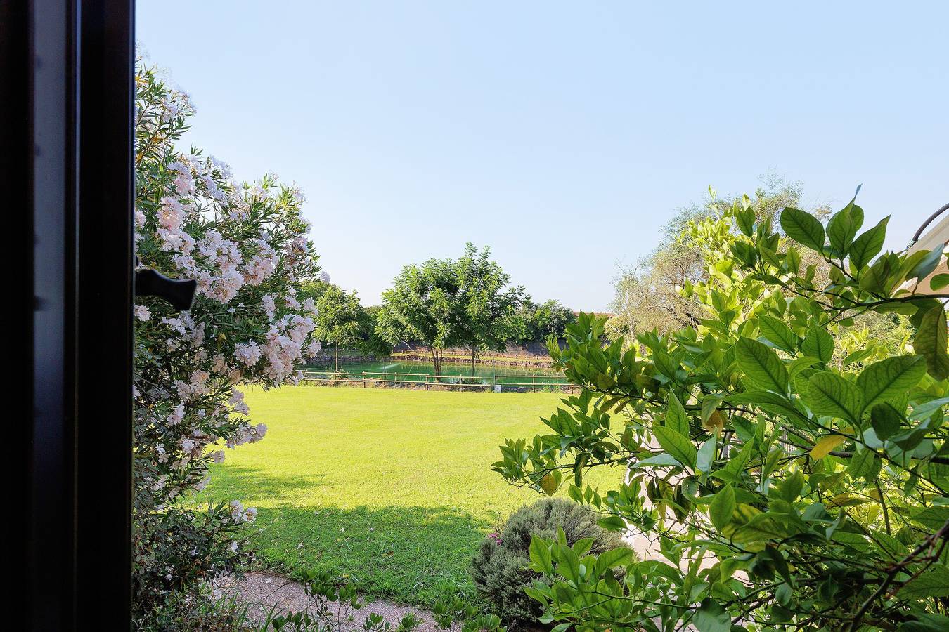 Rückzugsort mit Teich zwischen Gardasee und Verona in Sommacampagna, Verona Provinz