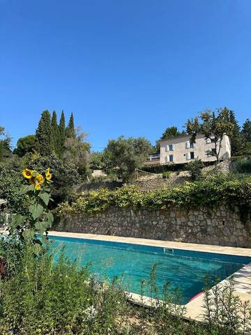 Maison d’hôte pour 2 personnes, avec terrasse et jardin ainsi que vue et piscine dans Pays de Fayence