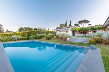 Villa With Pool for 10 People in Lucca, Colline Lucchesi, Photo 3