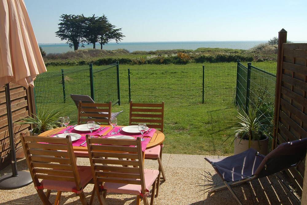 Appartement entier, Studio neuf vue mer panoramique à 180° sur la  baie de Quiberon et accès plage in Saint-Pierre-Quiberon, Côte des Mégalithes