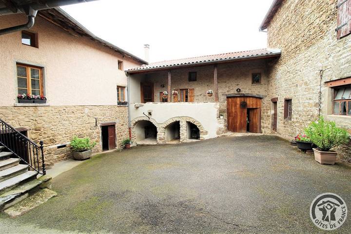 Gîte pour 8 personnes, avec jardin dans Saint-Laurent-de-Vaux