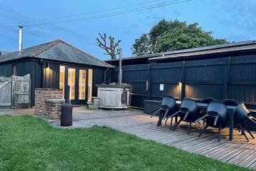Glamping for 7 People in Point Clear, St Osyth, Photo 4