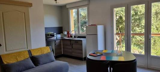 Gîte pour 3 personnes, avec vue ainsi que jardin et piscine, animaux acceptés à Duilhac-sous-Peyrepertuse