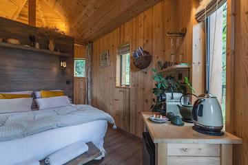 Gîte pour 2 personnes, avec jacuzzi et piscine à Montréal-les-Sources