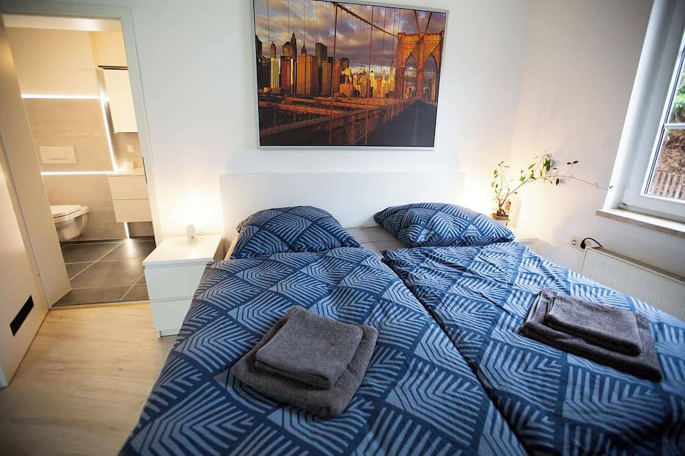 Ganze Wohnung, Deluxe Double Studio with kitchen line, bathroom, Shower, Toilet & king bed in Rudolstadt, Saaleland