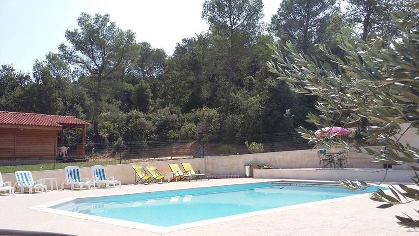 Location de vacances pour 4 personnes, avec vue ainsi que jardin et piscine à Pont-Saint-Esprit - 3