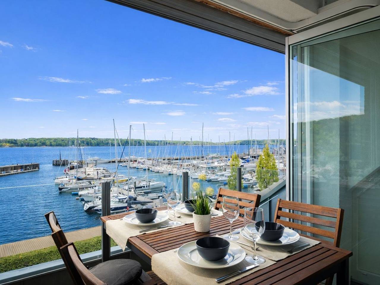 Ganze Ferienwohnung, - Baltic Lodge - Baltic Lodge / Helle Maisonette-Wohnung mit 3 Schlafzimmern u. Balkon in Mürwik, Flensburg