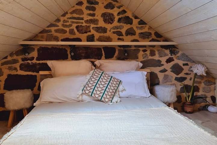 Gîte pour 2 personnes, avec terrasse ainsi que piscine et jardin dans Argences en Aubrac - 2