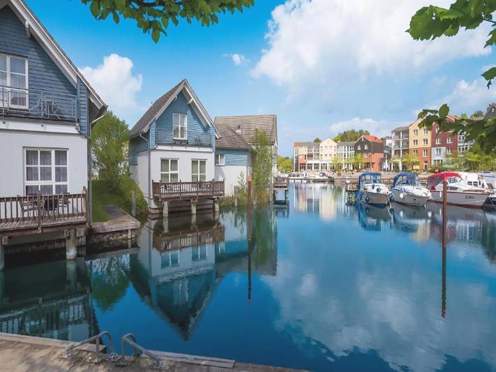 Ferienwohnung für 4 Personen, mit Terrasse und Pool sowie Whirlpool und Sauna, mit Haustier in Kleinzerlang