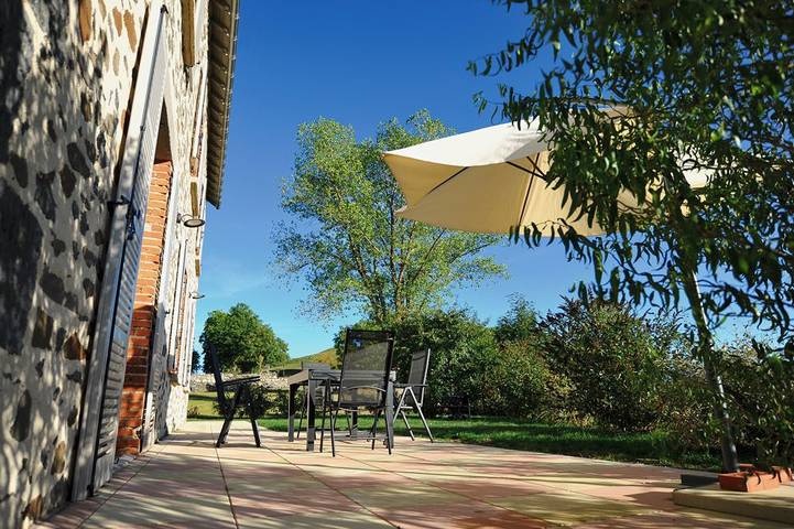 Gîte pour 10 personnes, avec terrasse et jardin dans le Cantal - 2
