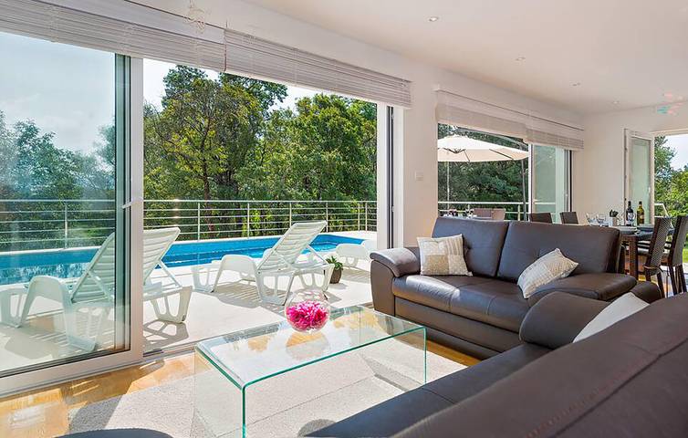Gemütliche 2-Zimmer-Wohnung mit Pool, Terrasse und Flussblick in der Nähe von Cetina in Dalmatinisches Zagora