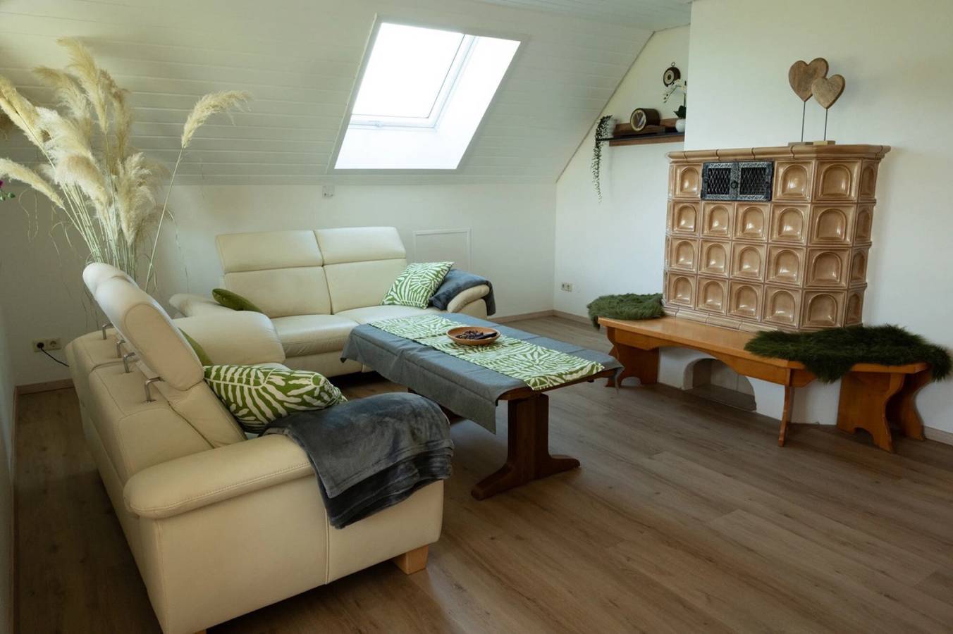 Ganze Wohnung, Ferienwohnung Familie Löffler mit Bergblick, Wintergarten und Wlan in Ostrach, Region Bodensee-Oberschwaben