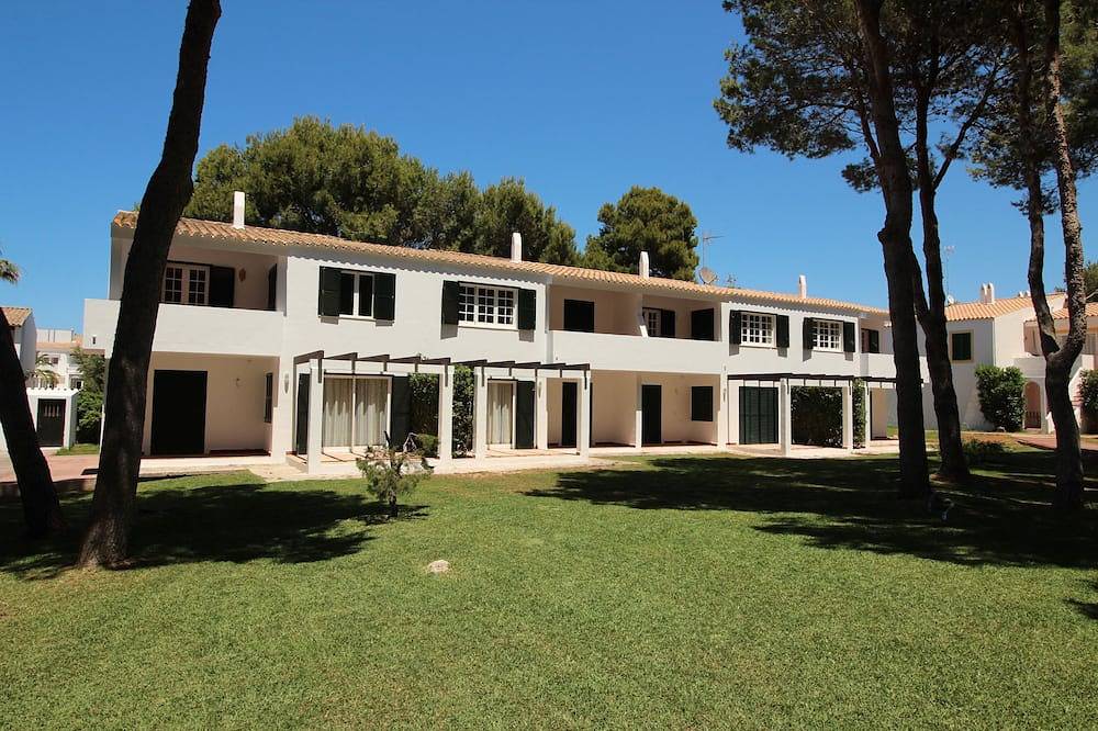 Appartement entier, New Listing! Renovated apartment 3 minute walk to the beach  Julieta 4 in Son Xoriguer, Ciutadella