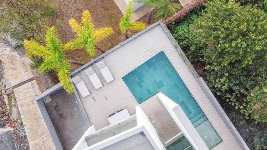Villa para 6 pessoas, com jardim e piscina e ainda vista em Calheta