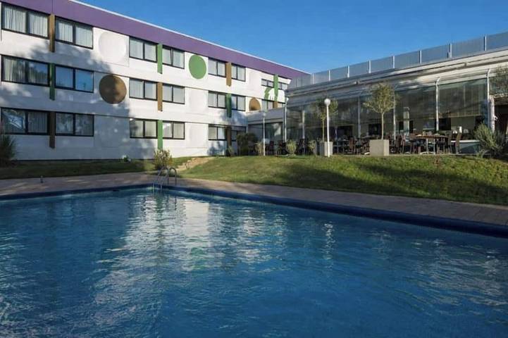 Ferienwohnung für 2 Personen, mit Garten und Pool sowie Terrasse, mit Haustier