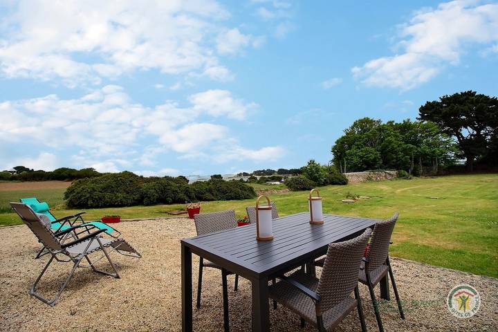 Gîte pour 4 personnes, avec jardin et terrasse à Plougrescant - 2