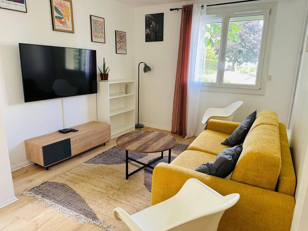 Appartement entier, One-Bedroom Apartment in Domont, Val-d'Oise