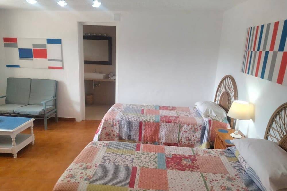 Blanco lavado villa con piscina nr la playa de Pto Pollença in Puerto de Pollensa, Pollença