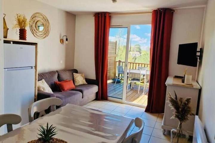 Maison de vacances pour 6 personnes, avec piscine ainsi que terrasse et sauna à Grospierres
