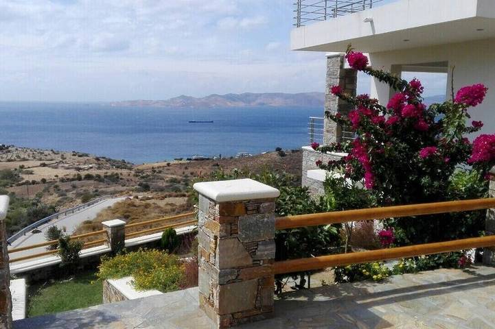 Gîte pour 6 personnes, avec jardin dans Carystos