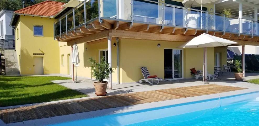 Ferienwohnung für 5 Personen, mit Terrasse und Garten sowie Pool und Sauna