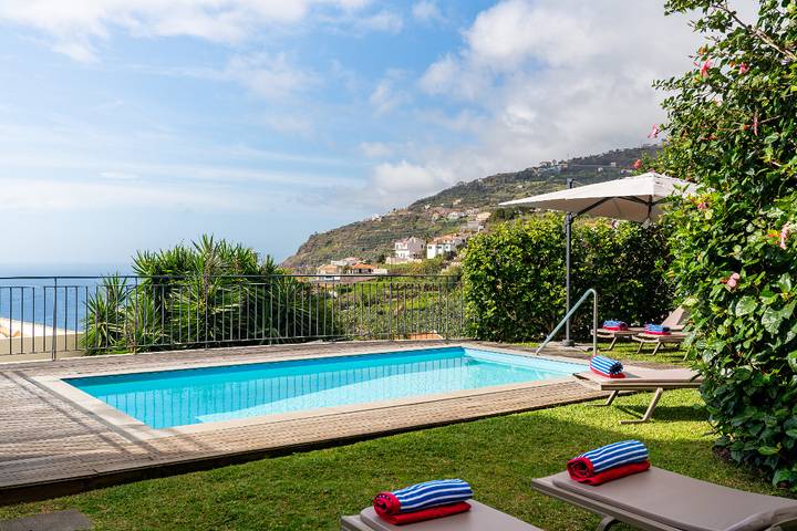 Ferienhaus für 6 Personen, mit Balkon und Terrasse sowie Garten in Fajã do Mar